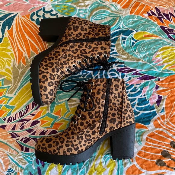 💕Leopard Print Lace-up Lug Sole Combat Booties💕 - Picture 2 of 10